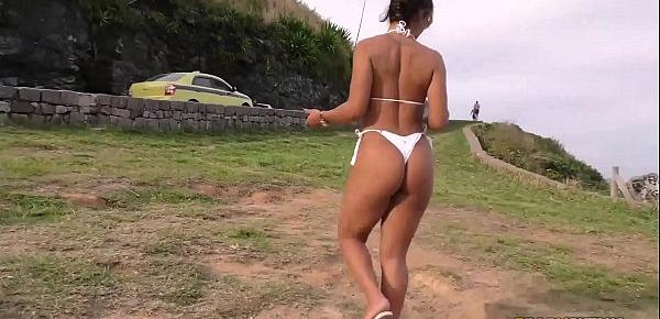  Cavala Luna Oliveira de putaria com machos nas ruas e praias cariocas